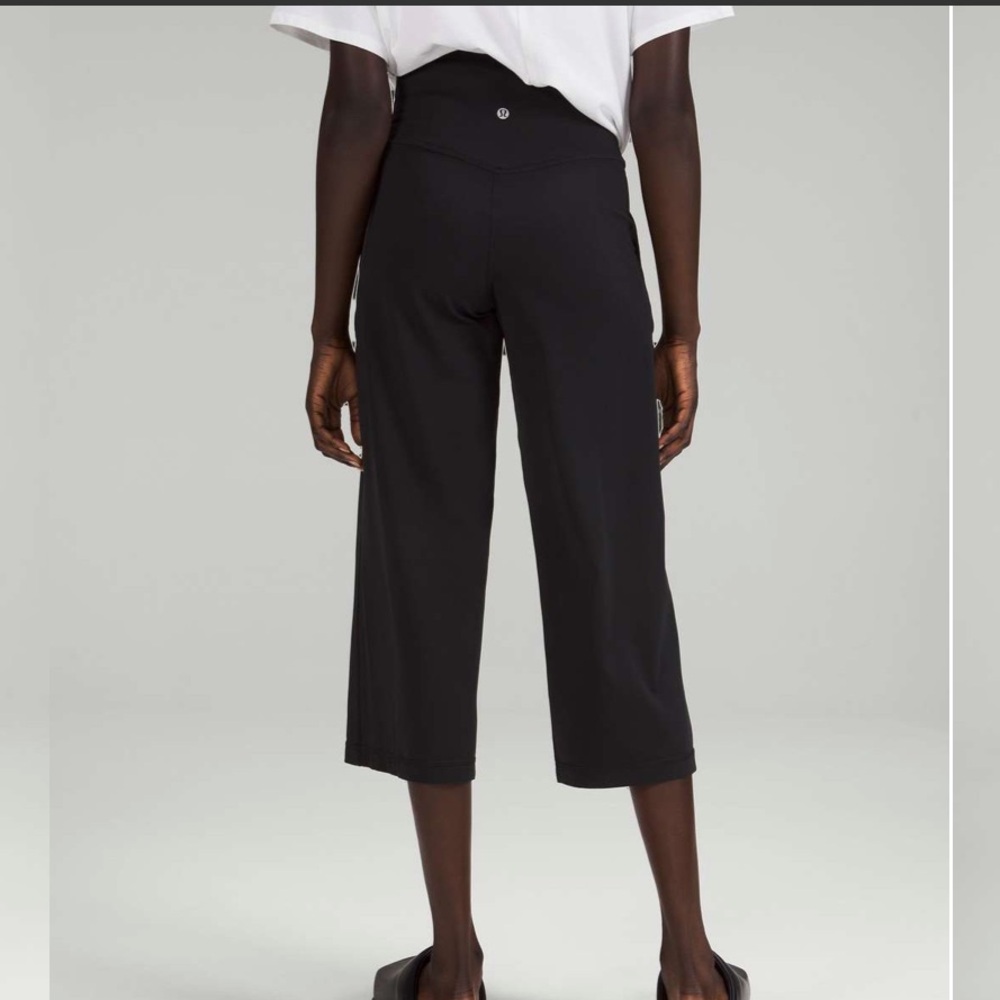 Lululemon Align Super-High-Rise Wide-Leg Crop 23" Black - size 6